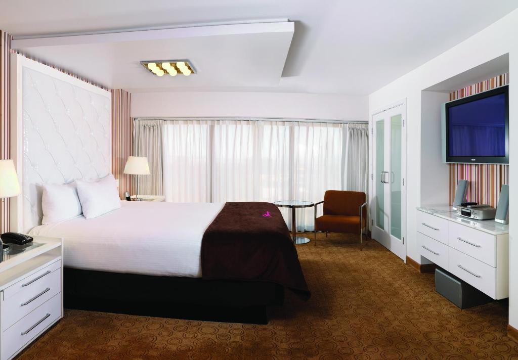 Cosmopolitan Suite 1 King High Roller View