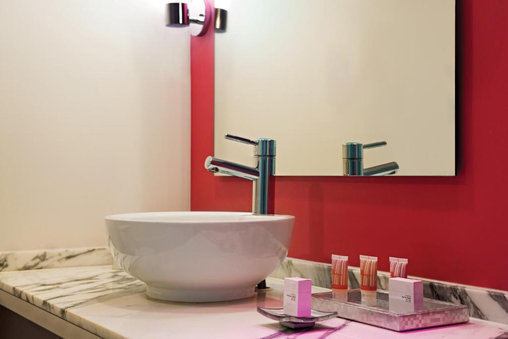 Cosmopolitan Suite 1 King High Roller View