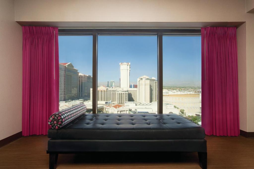 Fab Room 1 King Non-Smoking