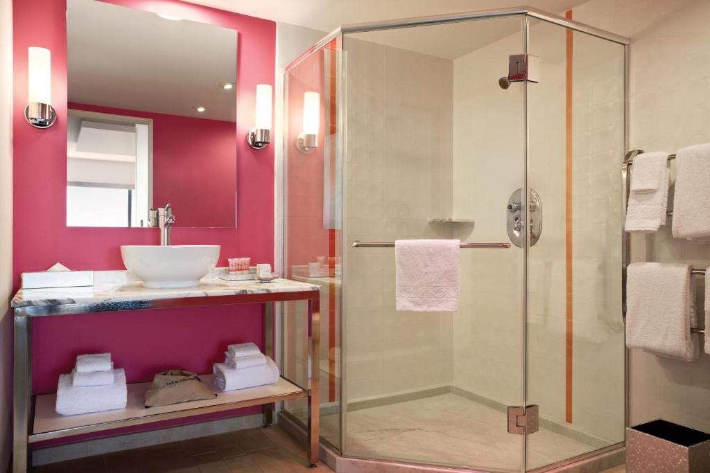 Go Room 2 Queens Attraction View