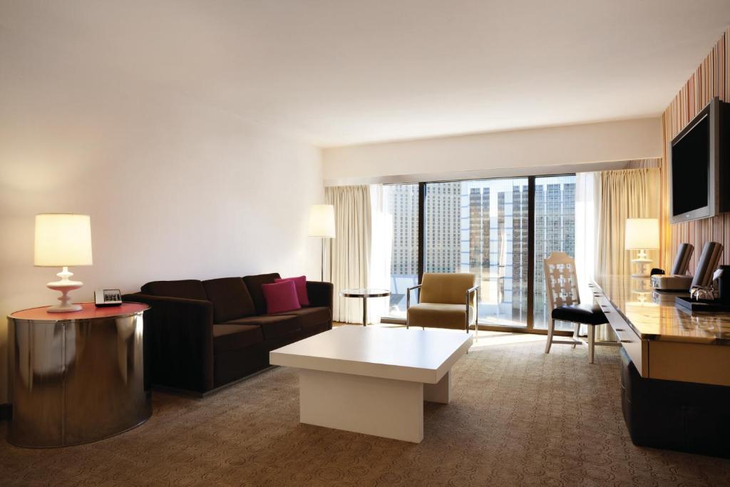 Neapolitan Suite 1 King Non-Smoking