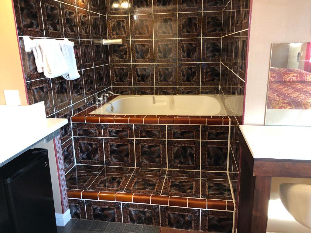 King Room with Spa Bath