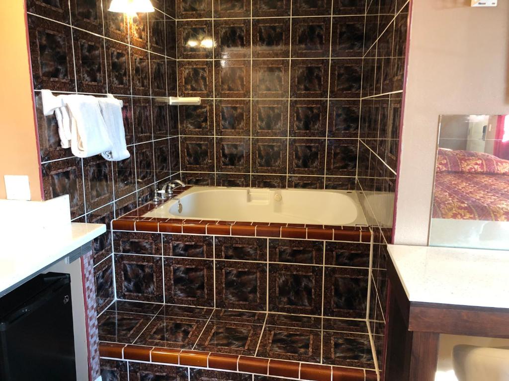 King Room with Spa Bath