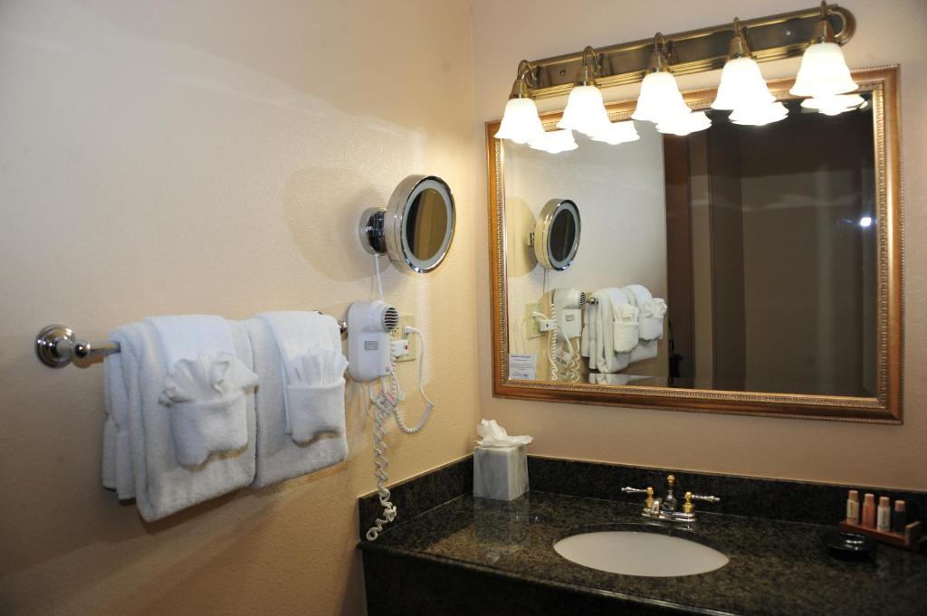 Double Room with Two Double Beds – Non-Smoking