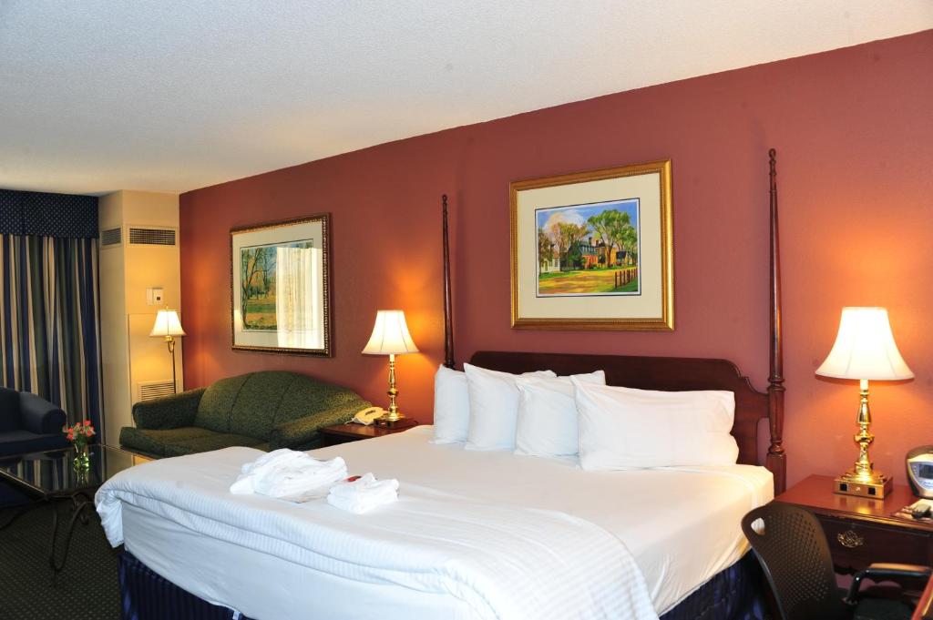 Junior King Suite – Non-Smoking