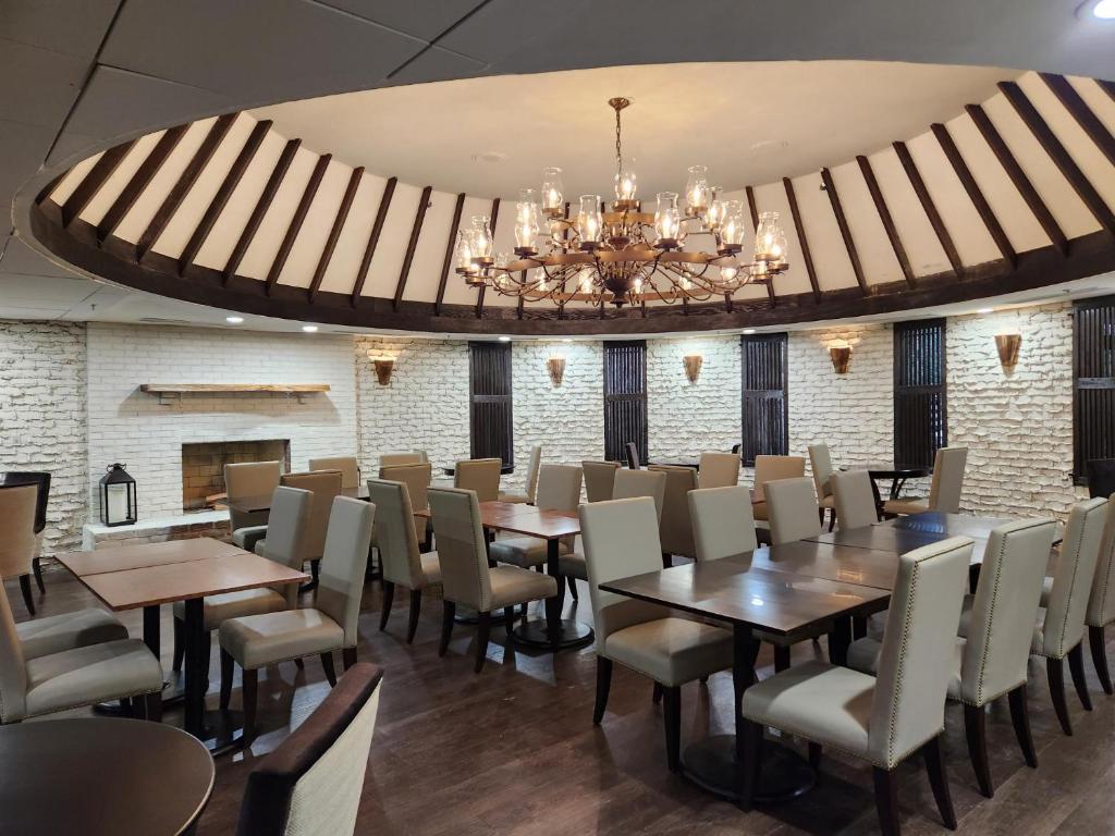 One-Bedroom Suite with Two Double Beds – Non-Smoking