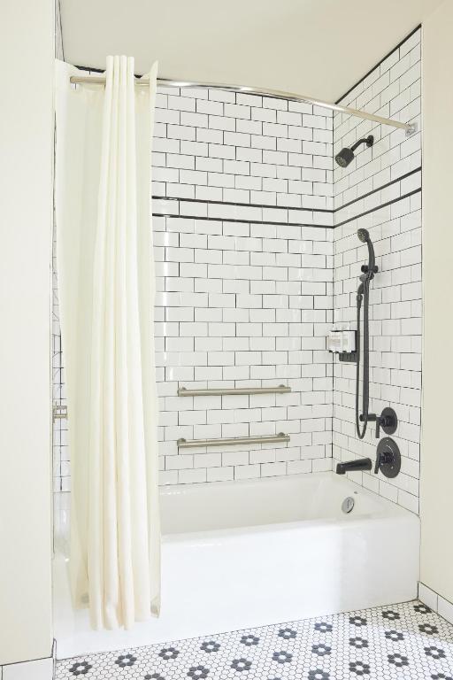 Twin Room – Disability Access