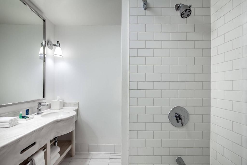 Larger Queen Room with Two Queen Beds