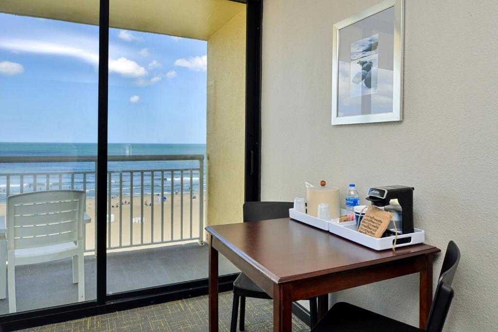 Guest room 2 Queen Oceanfront Balcony