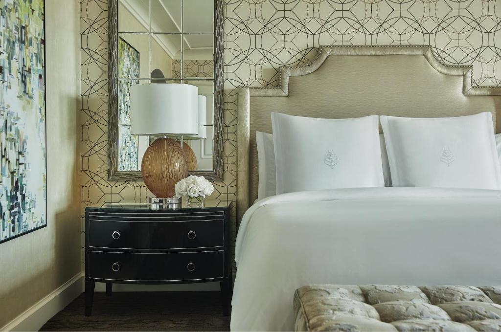 Superior King Room with Valley View