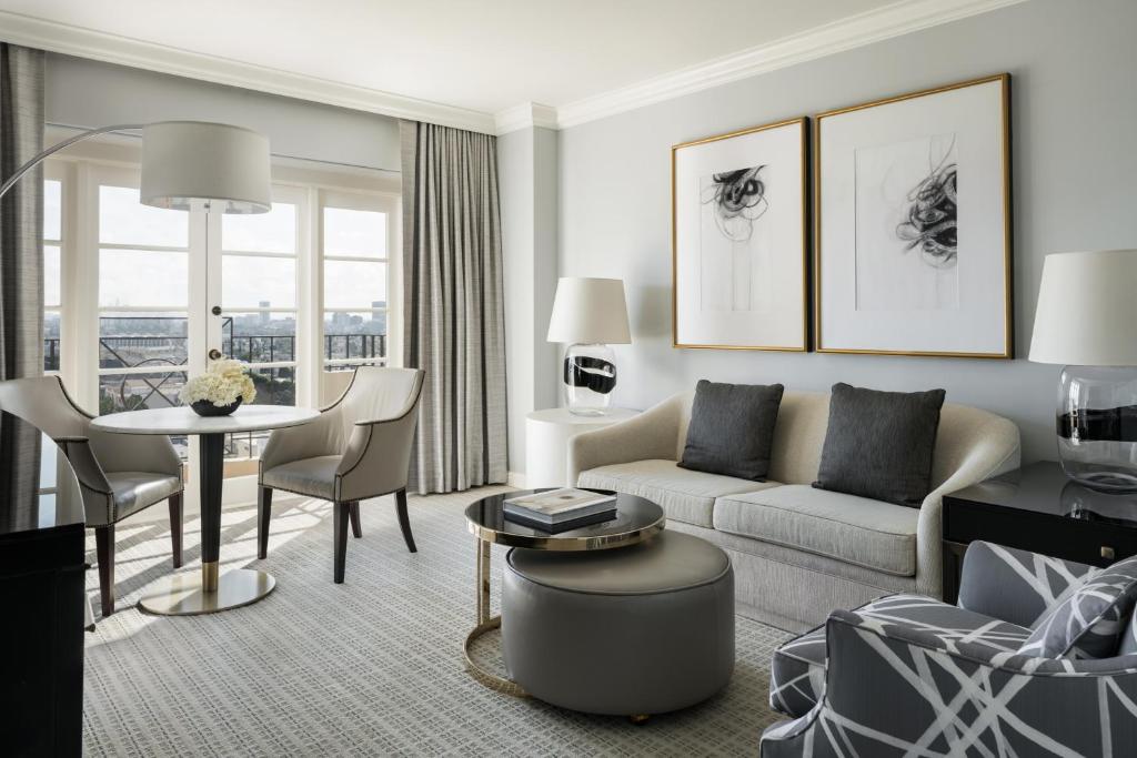 Hollywood Suite with King Bed