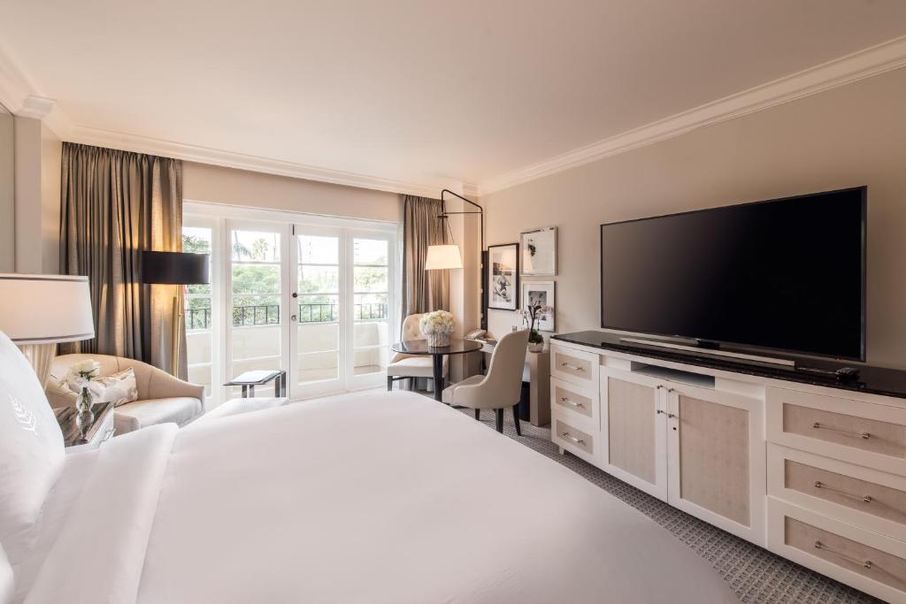 Superior King Room with Balcony – Disability Access