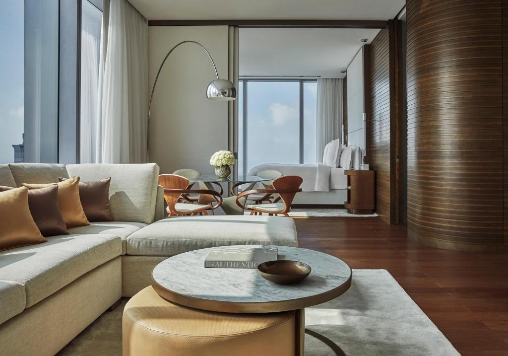 Skyline Corner One Bedroom King Suite