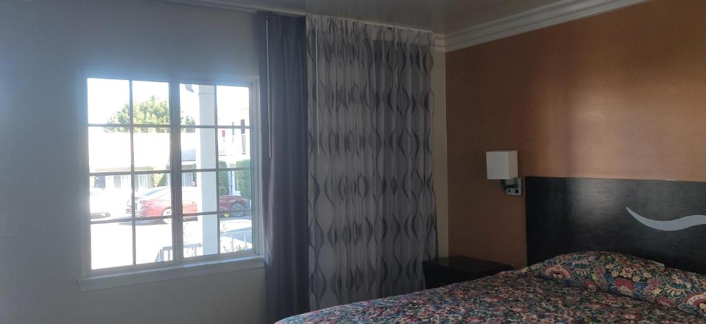 King Room – Non-Smoking