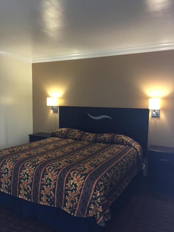 King Room – Non-Smoking