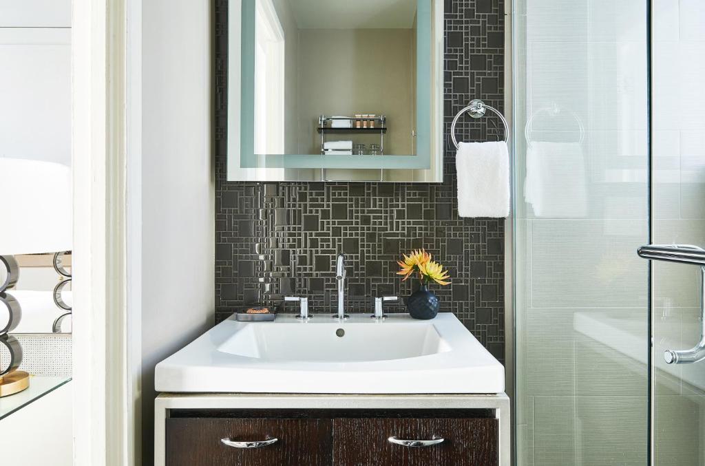 Deluxe Queen Room – Disability Access