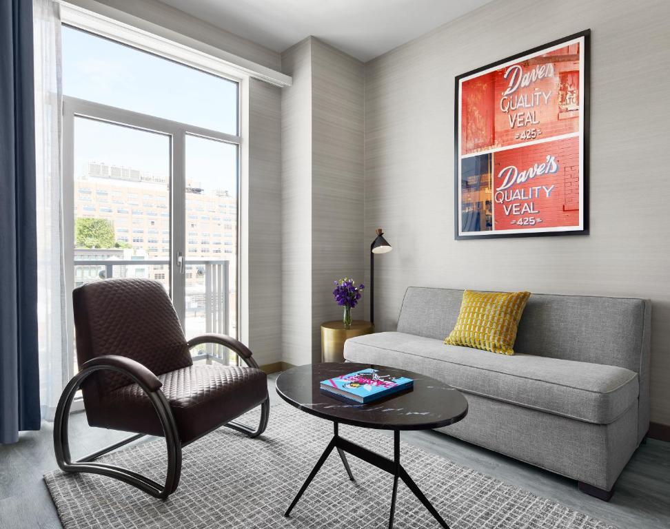 Manhattan One-Bedroom King Suite