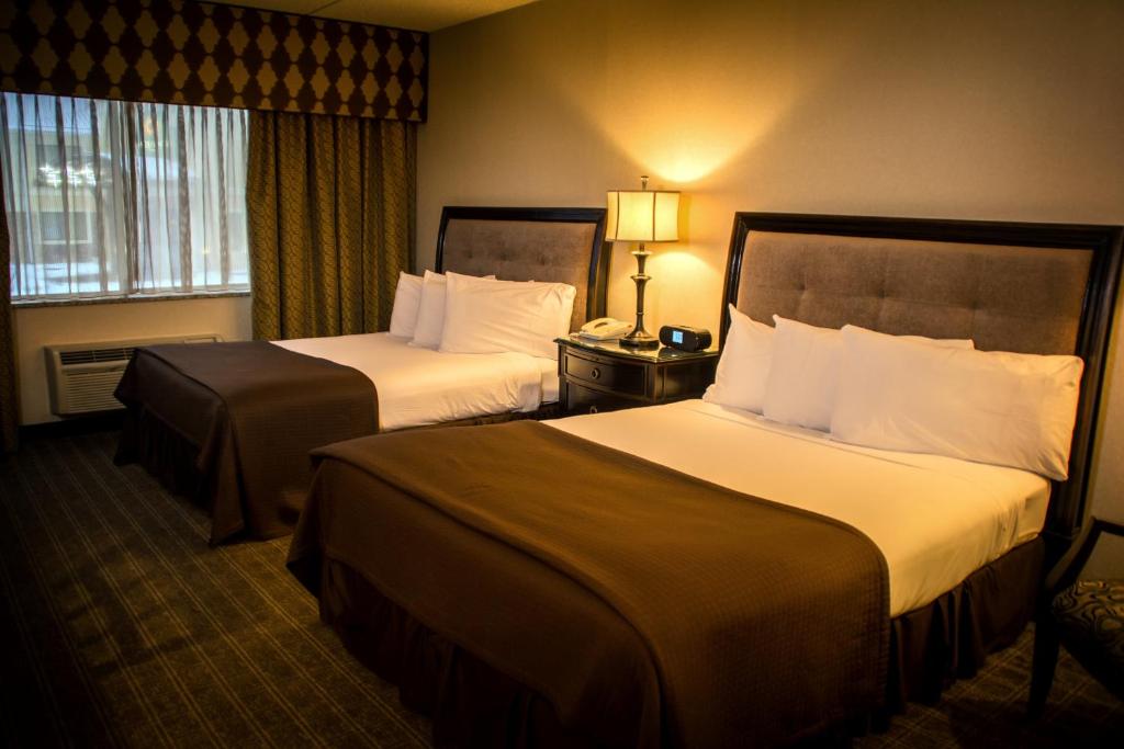 Queen Room with Two Queen Beds – Non-Smoking