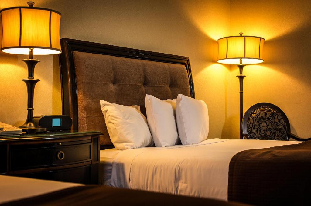 Queen Room with Two Queen Beds – Non-Smoking