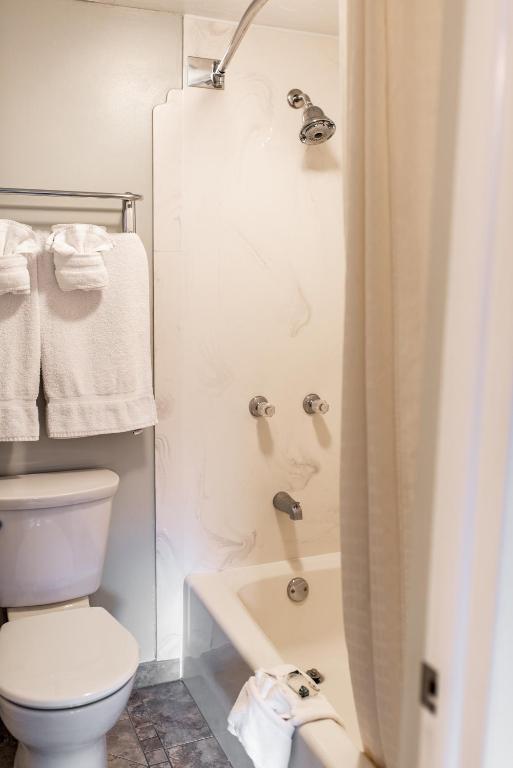 Double Room with Two Double Beds – Non-Smoking