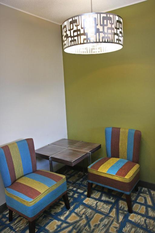 Queen Room – Non-Smoking