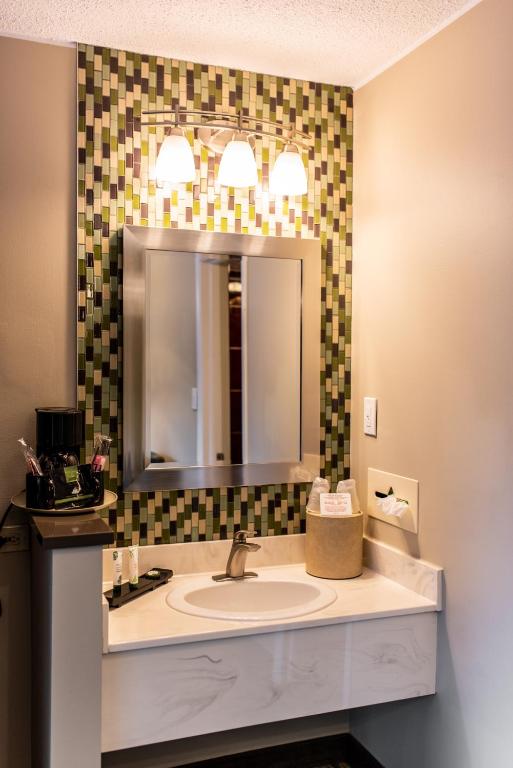 Queen Room – Non-Smoking