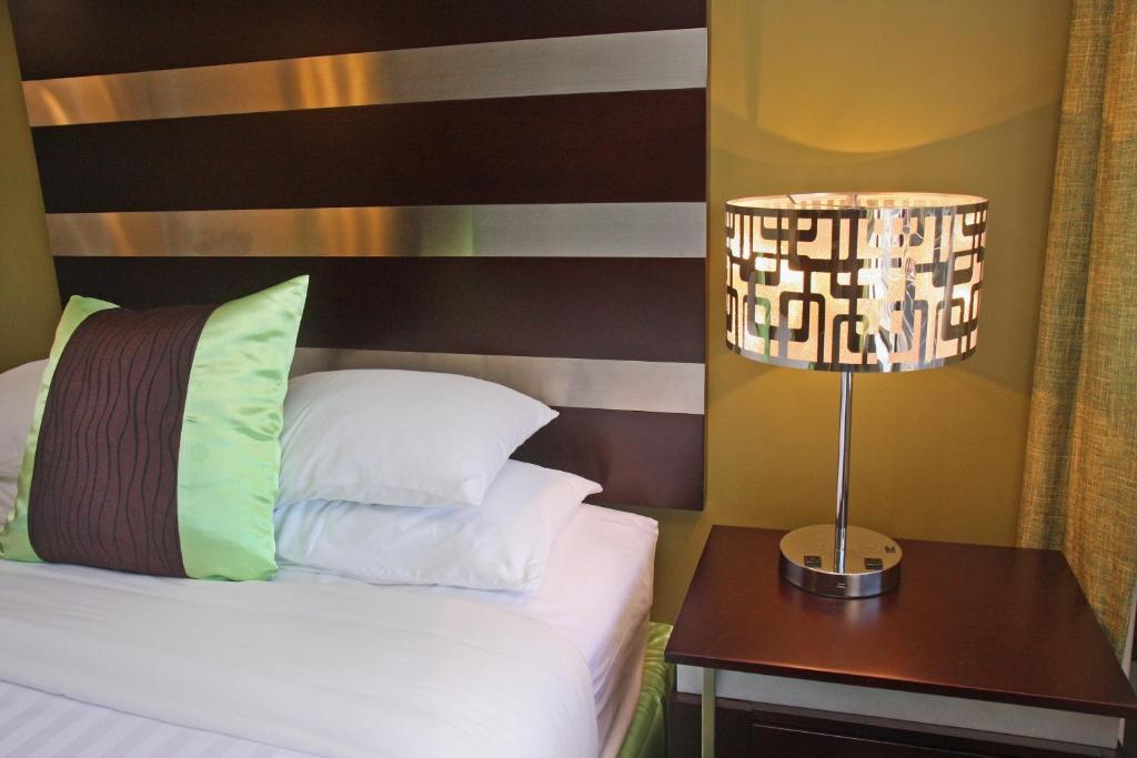 Queen Room – Non-Smoking