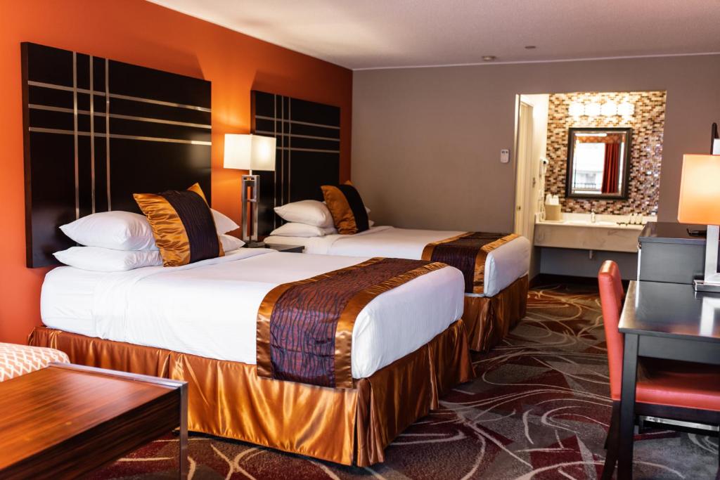 Queen Room with Two Queen Beds – Non-Smoking