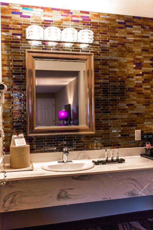 Queen Room with Two Queen Beds – Non-Smoking