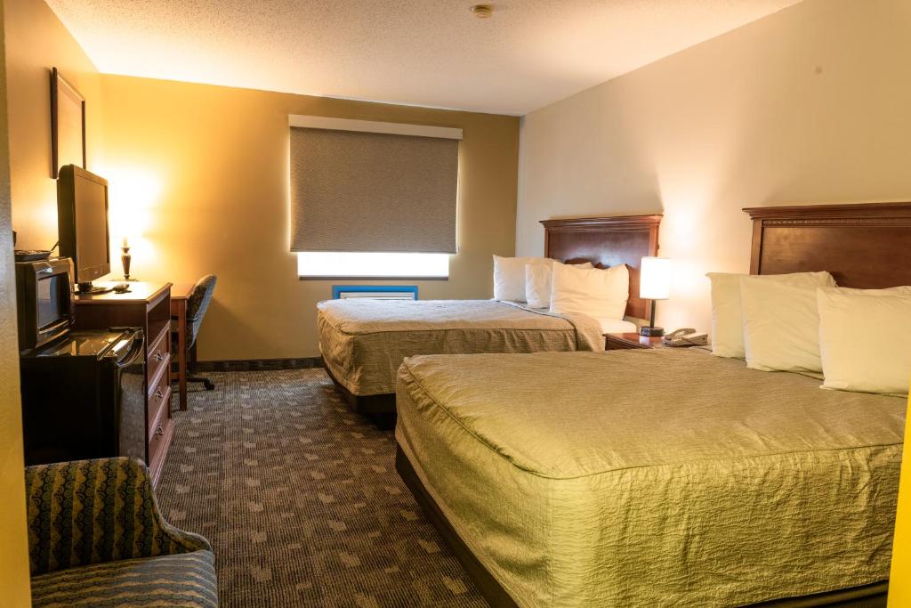 Queen Room with Two Queen Beds – Non-Smoking