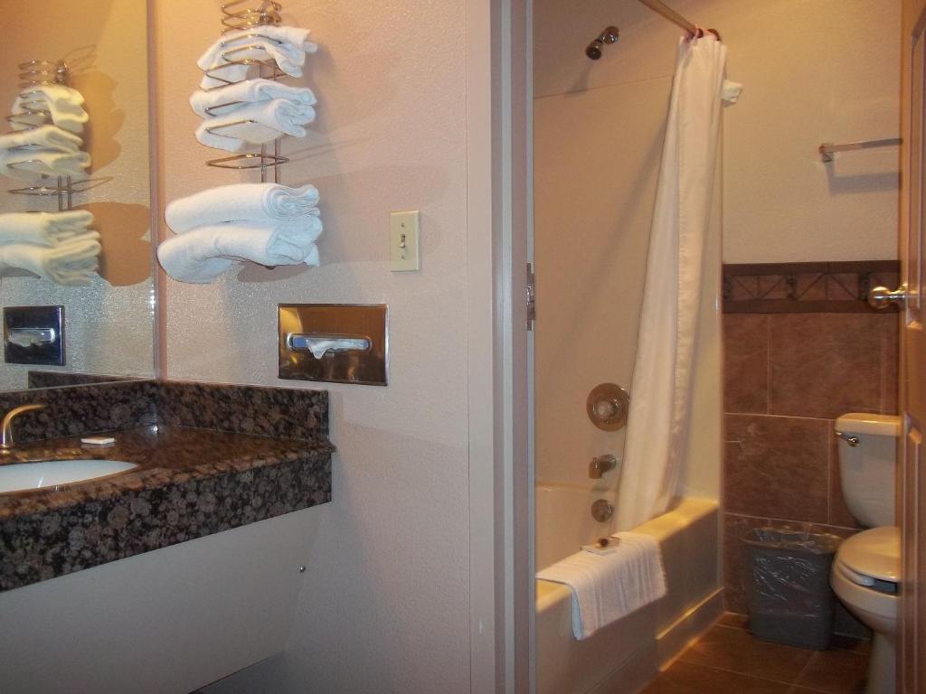 Queen Room with Two Queen Beds – Non-Smoking