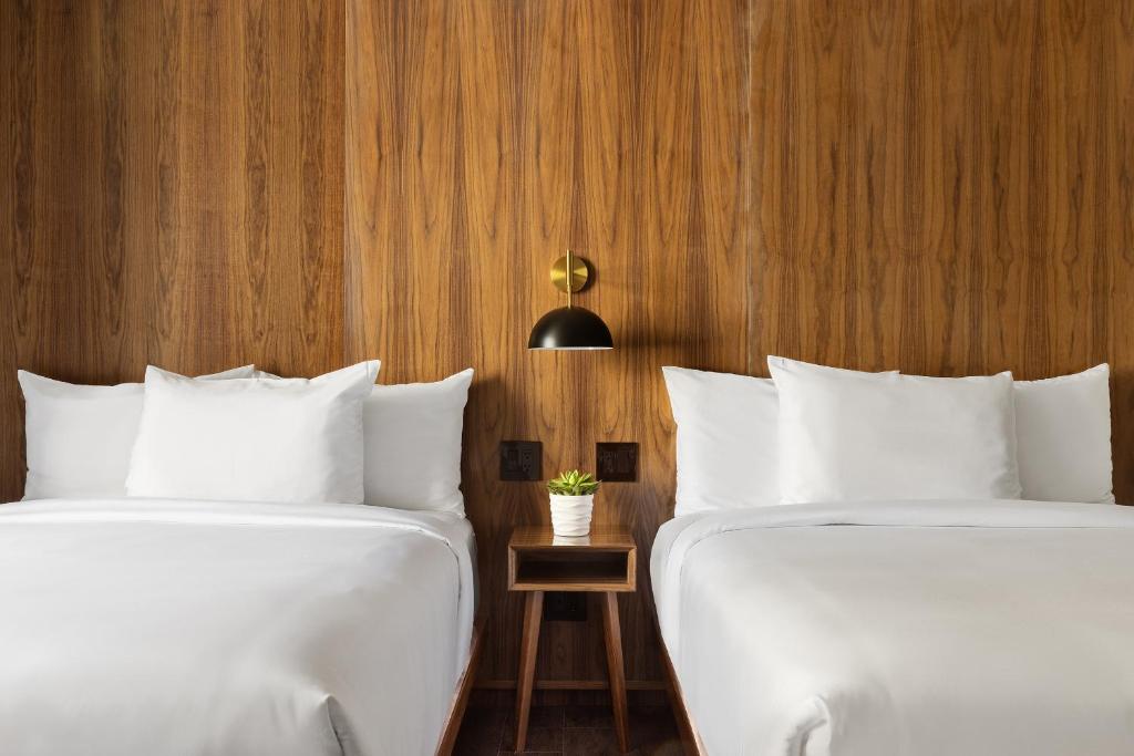 Double Room with Two Double Beds and Shower – Accessible