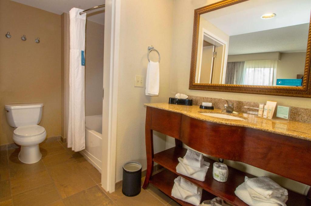 King Studio with Sofa Bed – Non-Smoking