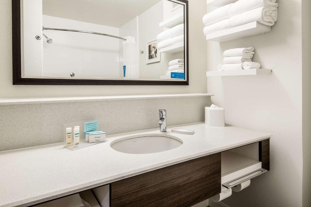 One-Bedroom Queen Suite – Non-Smoking