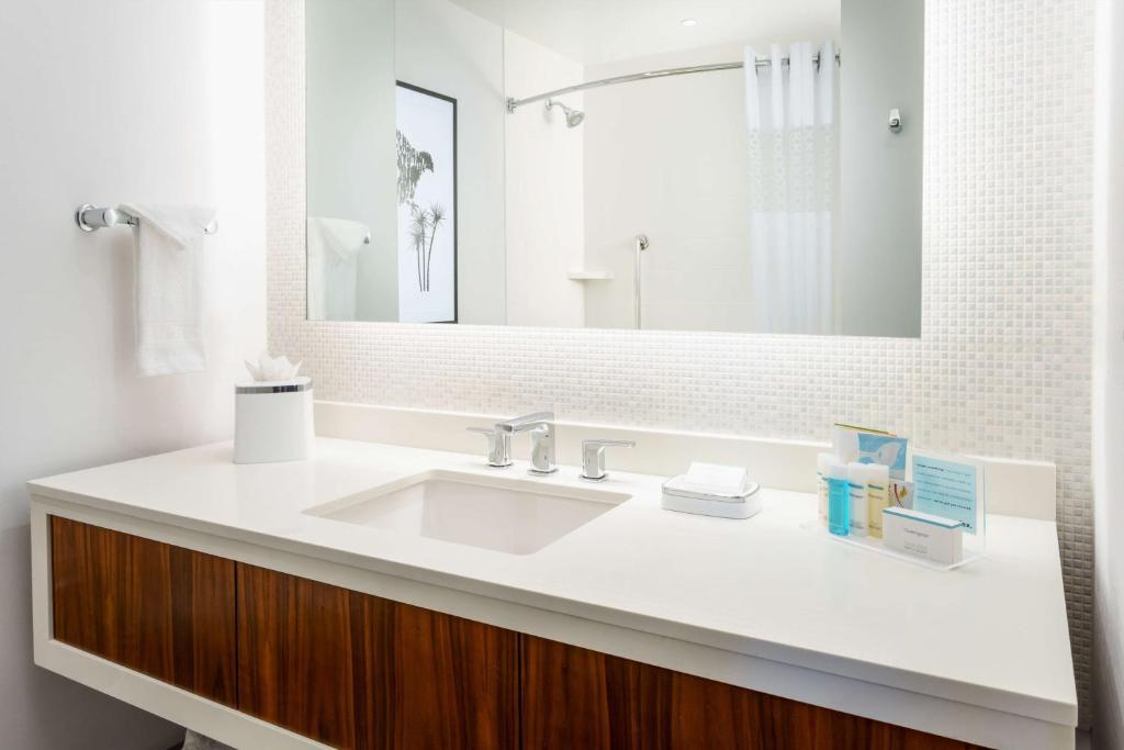 Queen Room with Two Queen Beds – Non-Smoking