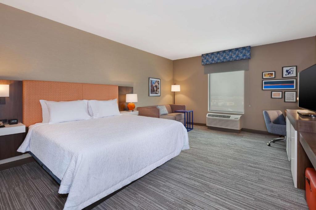 King Room with Sofa Bed – Non-Smoking