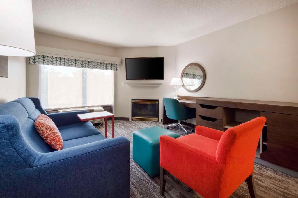 King Suite with Fireplace Non-smoking