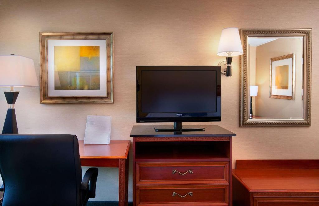 King Room with Sofa Bed – Non-Smoking