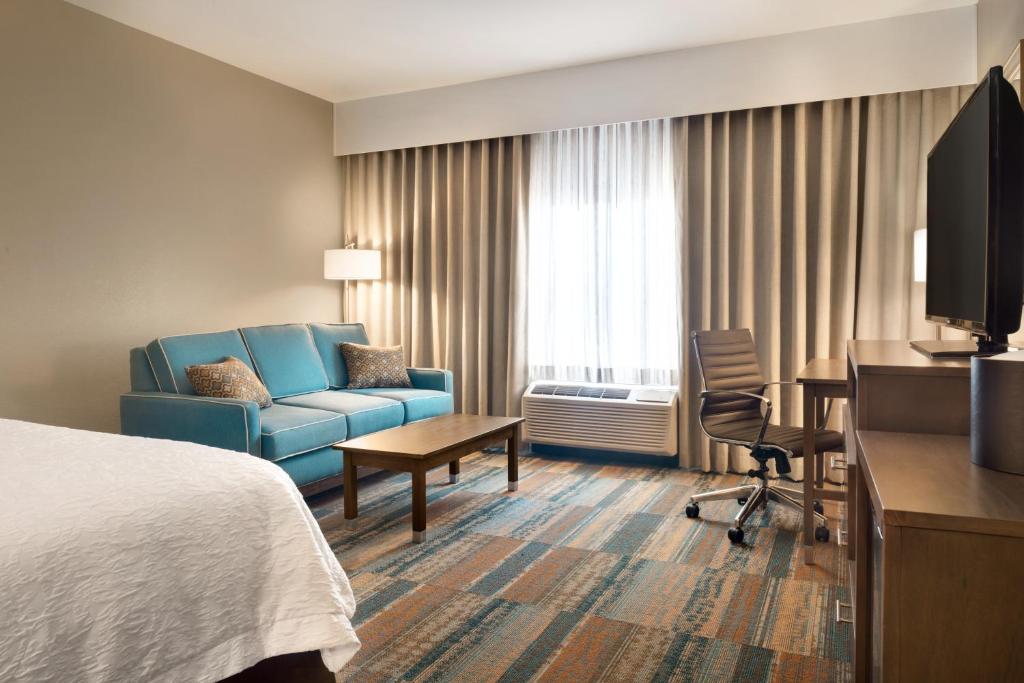 King Room with Sofa Bed – Non-Smoking