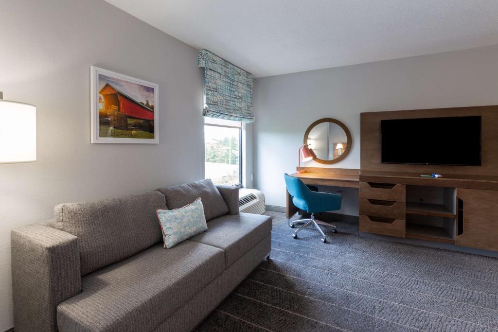 1 King Bed Larger Room With Sofa Bed Non-Smoking