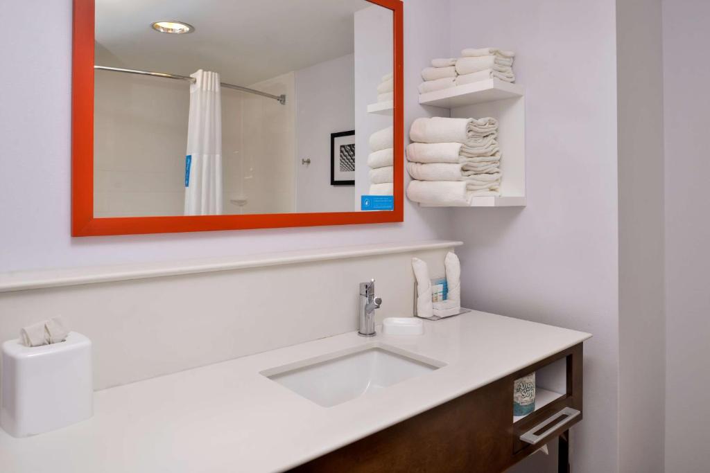 Queen Room – Non-Smoking