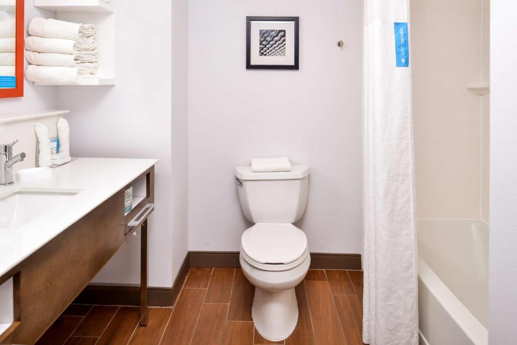 Queen Room with Two Queen Beds – Hearing AccessibleNon-Smoking