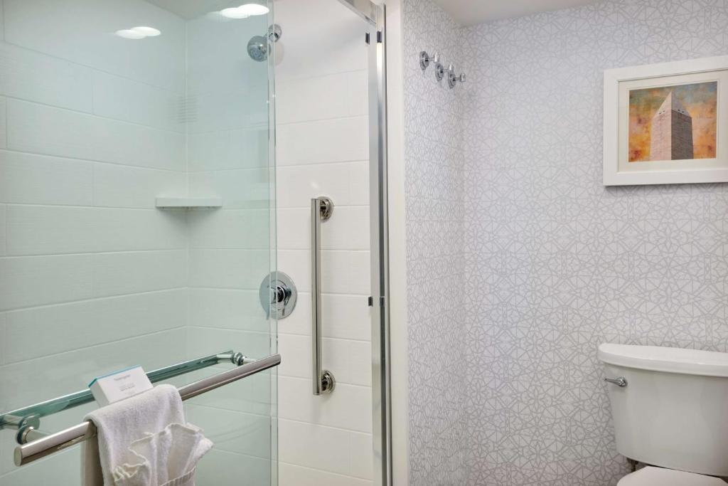 1 King Bed with Refrigerator and Microwave Non Smoking