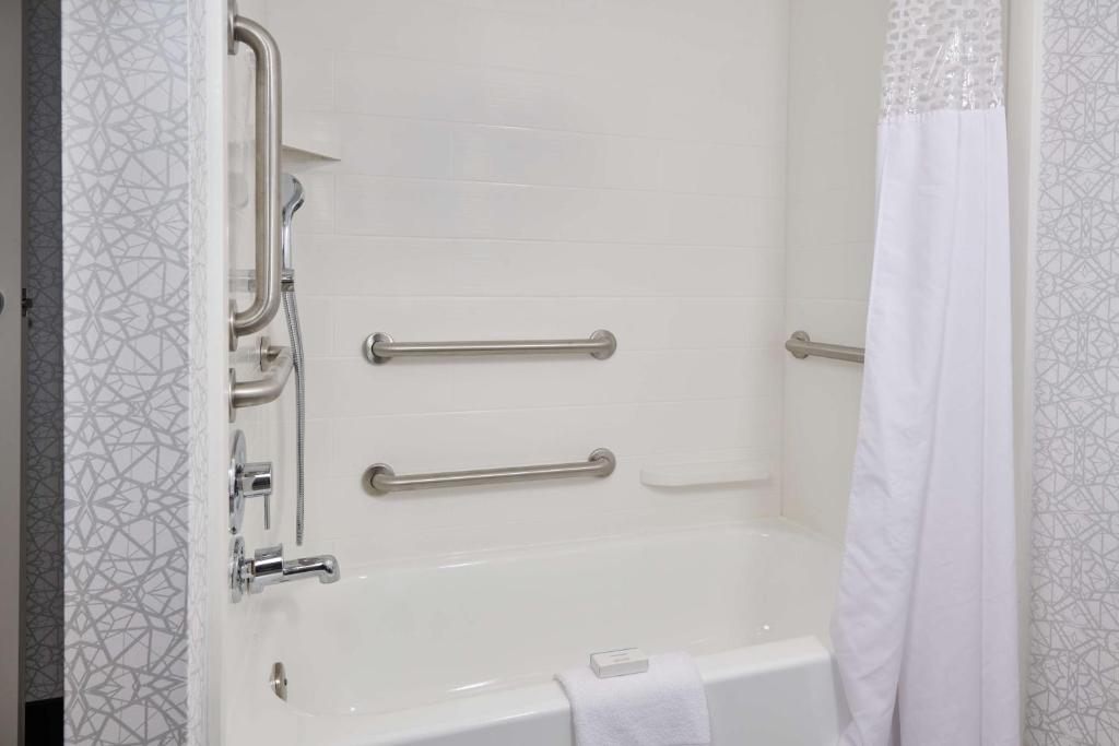 King Room – Mobility AccessibleNon-Smoking