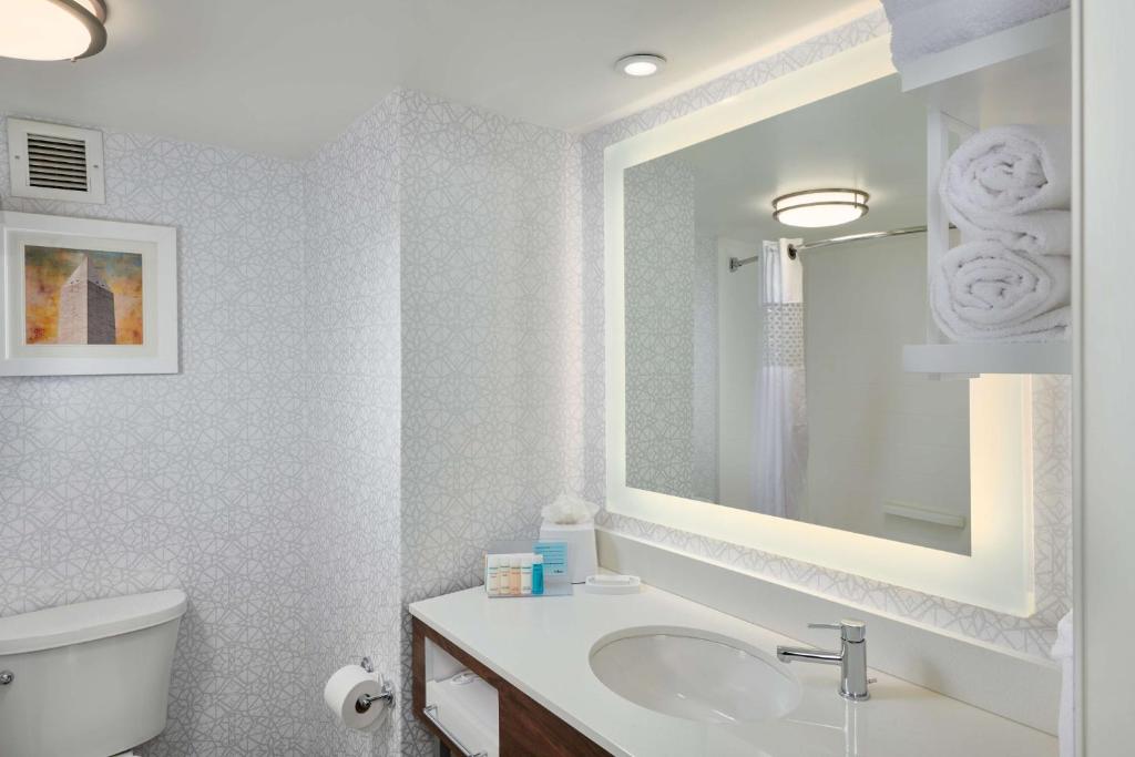 Queen Room with Two Queen Beds – Non-Smoking