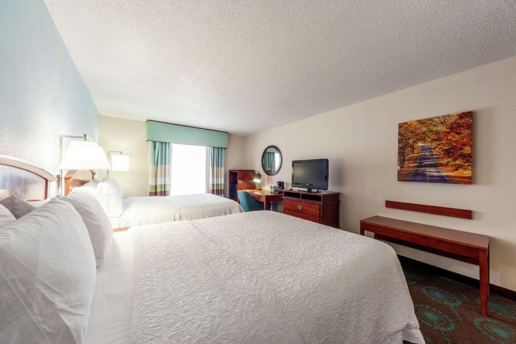 Queen Room with Two Queen Beds – Non-Smoking