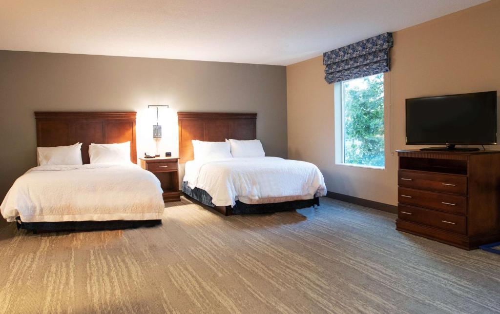 Queen Suite with Two Queen Beds