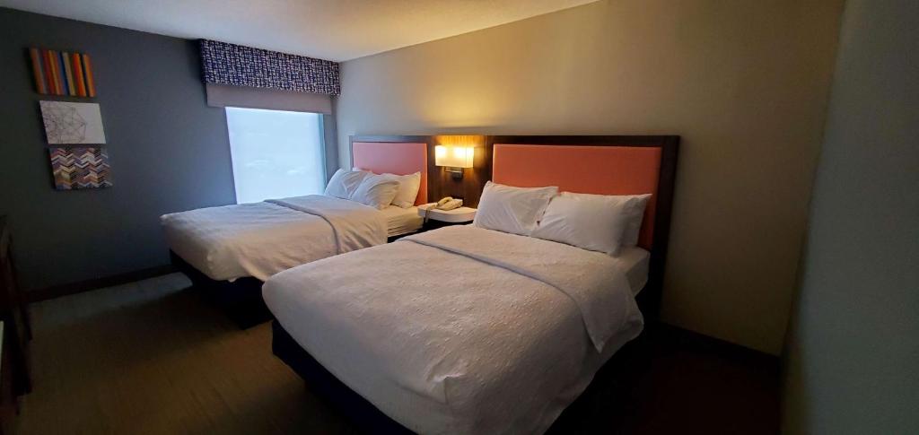 Queen Suite with Two Queen Beds – Non-Smoking