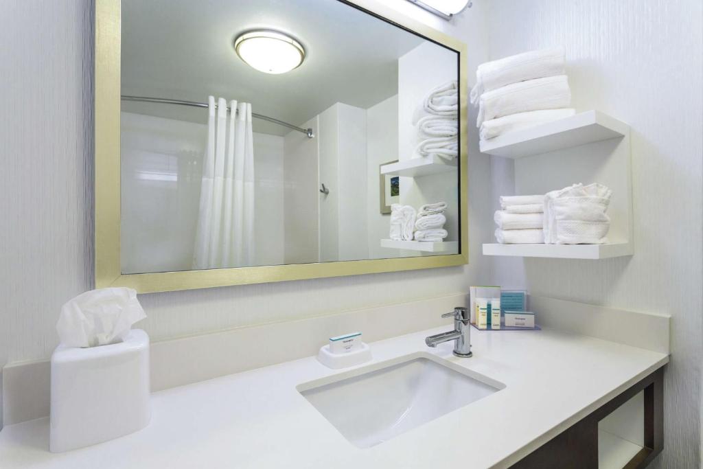 Non-Smoking King Room with Easy Chair