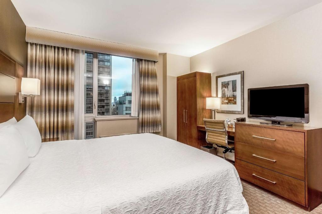 Standard King Room with City View